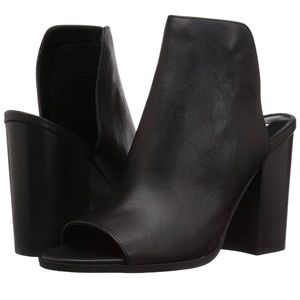 STEVE MADDEN Women’s Tilt Mule